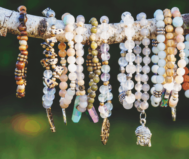 Kamienie w biżuterii — jak nosić, by działały?