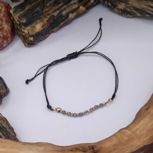 Bransoletka z Labradorytem i złotymi kuleczkami na czarnym sznureczku