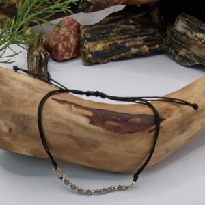 Bransoletka z hematytu, obsydianu śnieżnego i labradorytu na srebrnym drucie pamięciowym