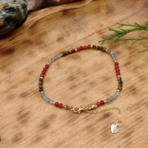 Bransoletka z tygrysiego oka, czerwonego chalcedonu i labradorytu ze złotym serduszkiem