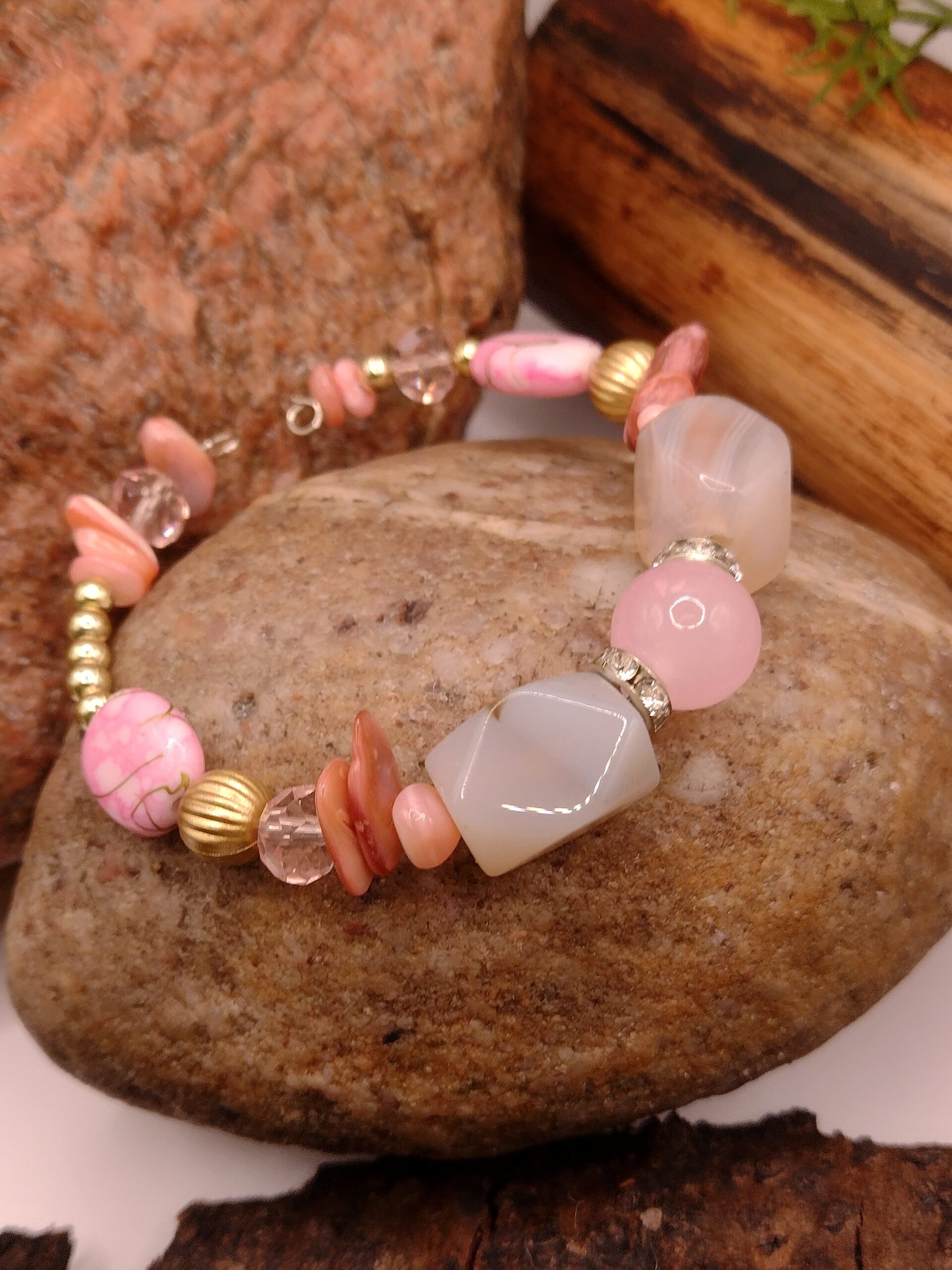 Bransoletka „Tańczące koraliki” – różowa harmonia - obrazek 2