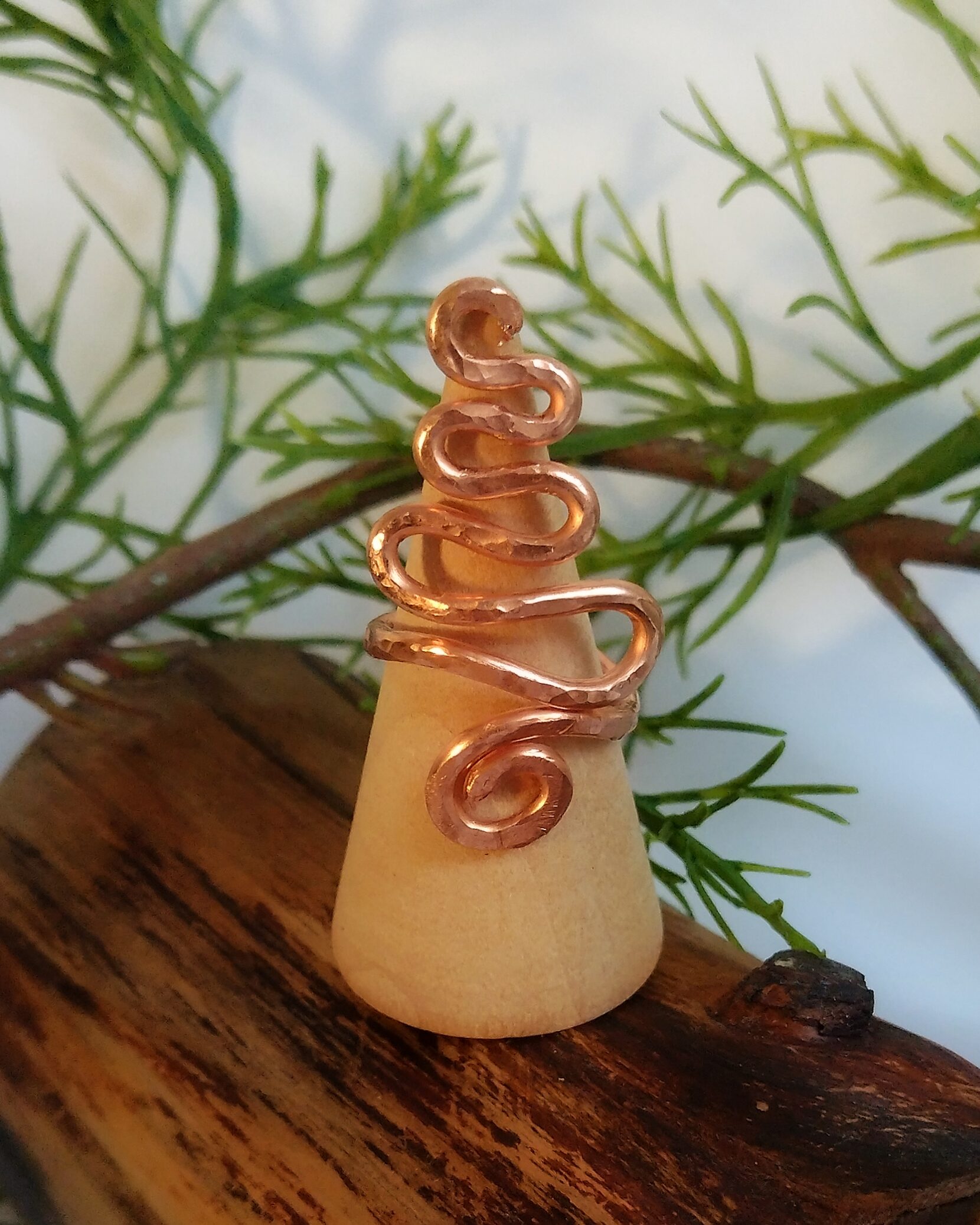 Taniec Fali – miedziany pierścionek